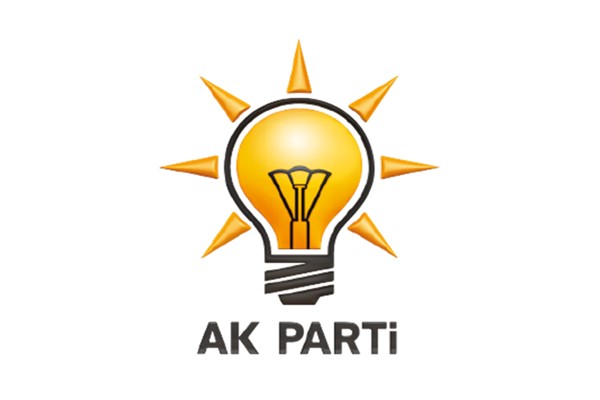 AK Parti İl Başkanı Şahin ve AK Parti Milletvekili Yurdunuseven trafik kazası geçirdi