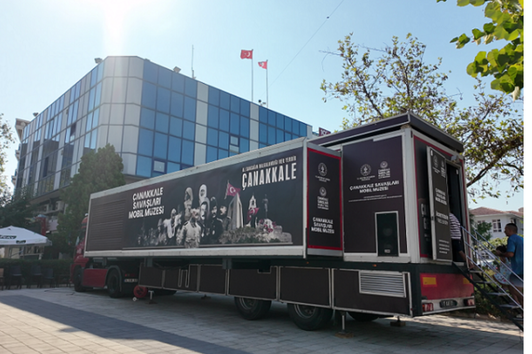 Çanakkale Savaşları Mobil Müzesi, Menderes'te vatandaşlarla buluştu