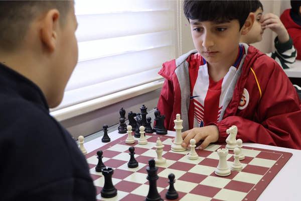 Maltepe’de çocuklara yönelik satranç kursu tamamlandı<
