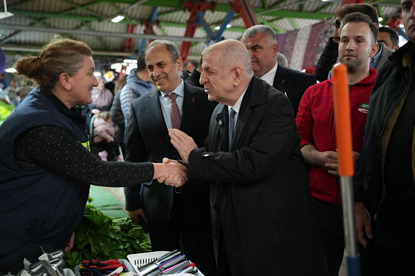 Özdağ, Osmangazi Soğanlı Pazaryeri’ni ziyaret etti