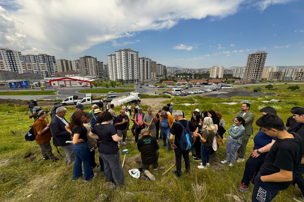 Kayseri'de 300 fidan toprakla buluştu<