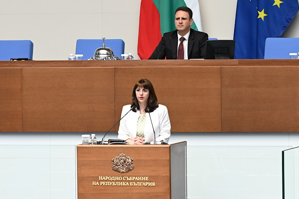 Efremova: 67 bin yaşlıya sıcak öğle yemeği verilmeye devam edilecek<