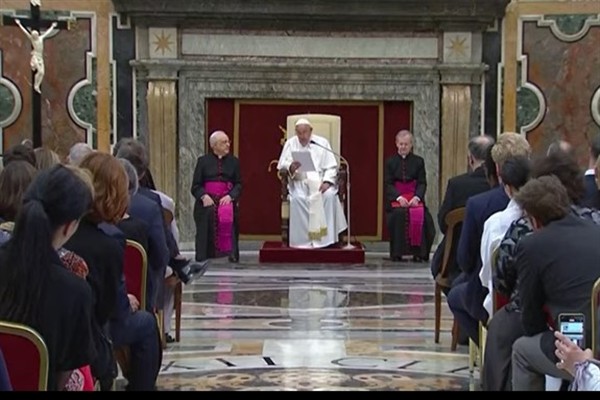 Vatikan, Papa Francis'in bronşit nedeniyle hastaneye kaldırıldığını duyurdu