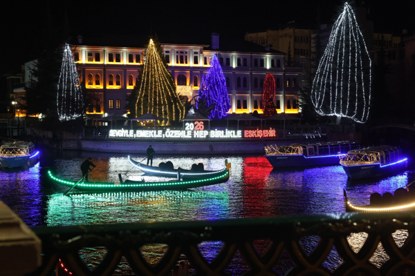 Eşkişehir yeni yıla özel ışıklandırıldı