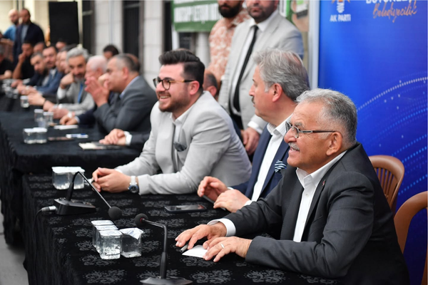 Başkan Büyükkılıç Melikgazi’de vatandaşlarla buluştu<