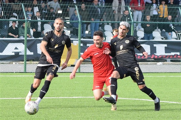 Nilüfer Belediye FSK, Burhaniye Belediyespor'u 5-1 mağlup etti