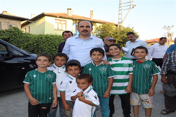 Konya Büyükşehir Belediye Başkanı Altay, Beyşehir’in mahallelerinde vatandaşlarla buluştu