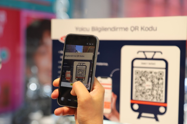 ESTRAM’dan tramvay duraklarına QR kodlu bilgilendirme sistemi<