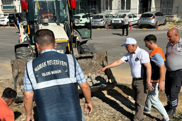 Mamak’ta yollara bakım ve onarım<