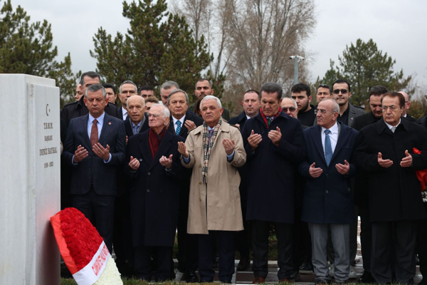 Başkan Şahin: Deniz Baykal’ı saygı, rahmet ve özlemle anıyoruz<