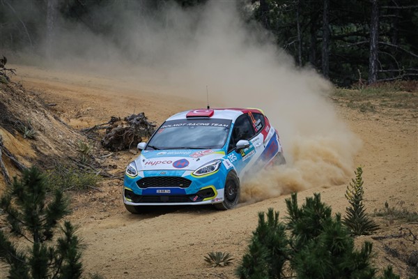 Engelli kadın ralli pilotundan çifte podyum<