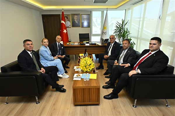 İYİ Parti heyeti, siyasi partilerle bayramlaştı