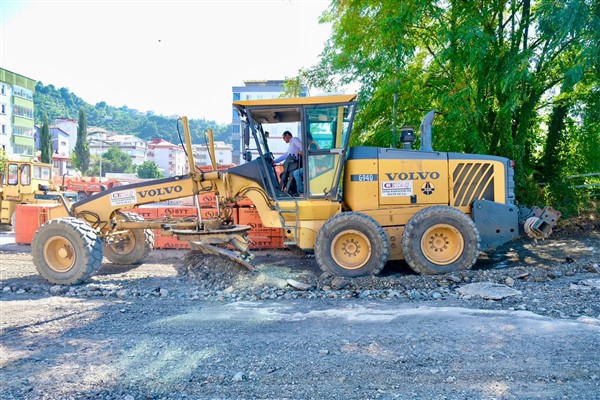 Giresun’da Aksu Eğitim ve Araştırma Hastanesi yolunda asfalt yenileme çalışmaları başladı<