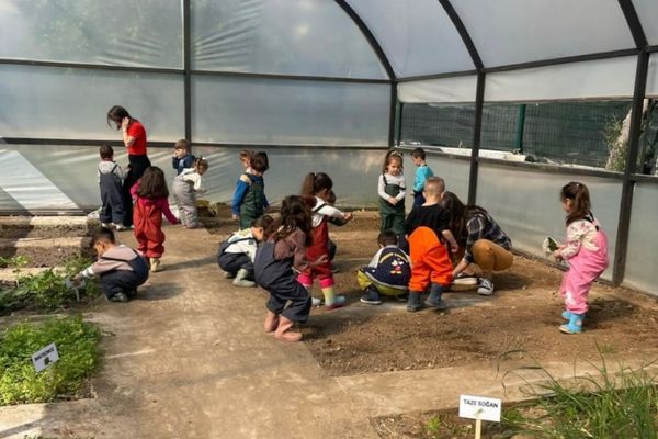 Konyaaltı’nda çocuklar tohumları toprakla buluşturdu<