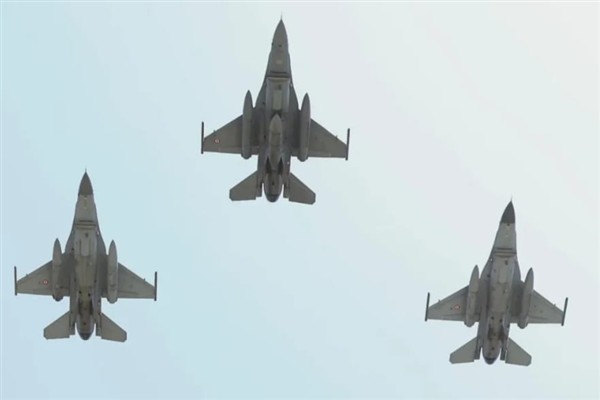 F-16 uçakları Bingöl’de selamlama uçuşu yaptı<