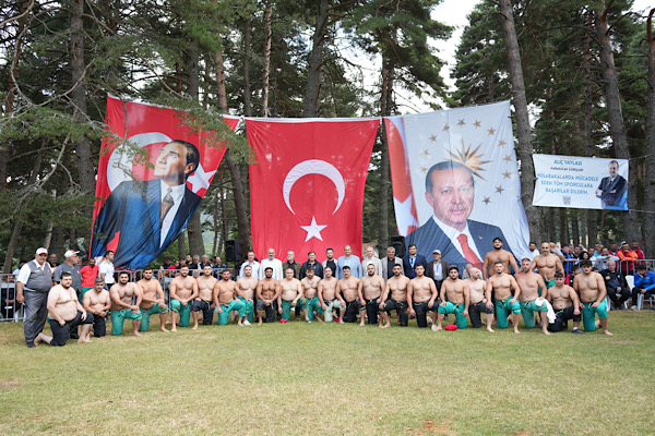 İznik’te Alıç Yaylası Karakucak Güreşleri tamamlandı<