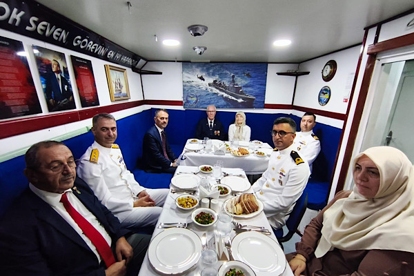 Kocaeli’de şehit aileleri ve gaziler TCG Doğan Gemisi’nde ağırlandı<