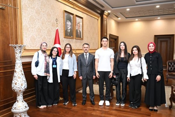 Vali Aktaş stajyer öğrencileri kabul etti<