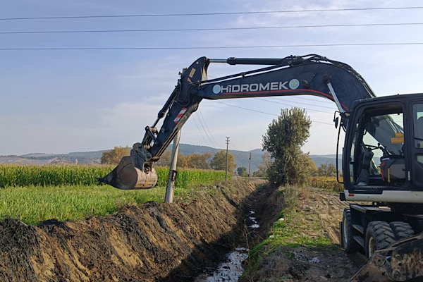 Manisa’da dere temizlik çalışmaları sürüyor<