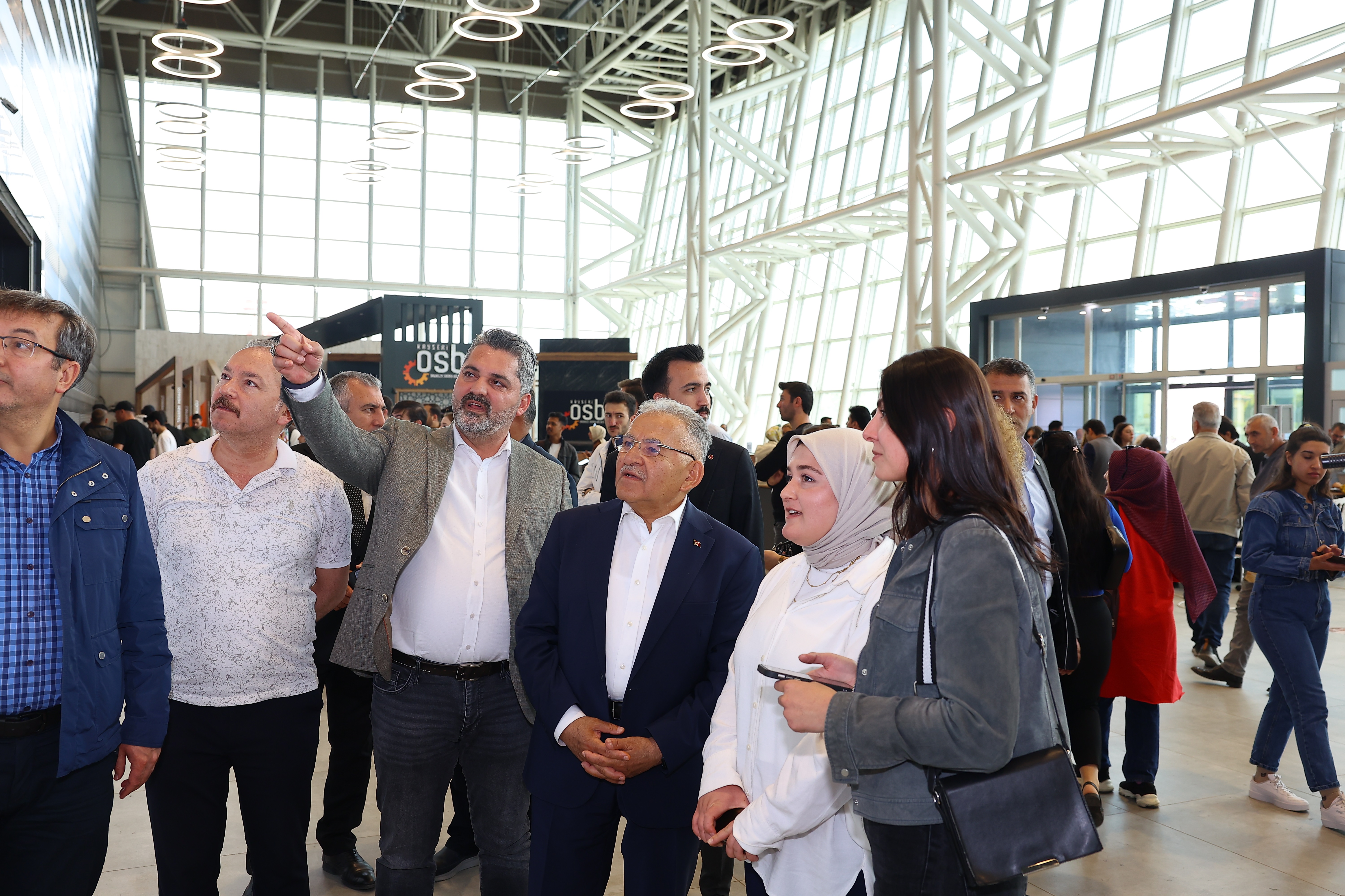 Başkan Büyükkılıç'tan Kayseri İnsan Kaynakları ve İstihdam Fuarı’na ziyaret