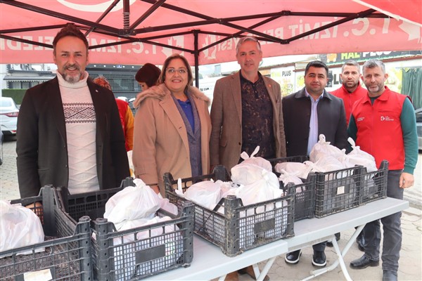 İzmit Belediyesi, istiridye mantarlarını Yeşilova halkıyla buluşturdu<