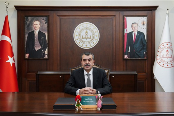 Bakan Tekin, Erzincan’daki Halk Eğitimi Merkezi açılışına katıldı<