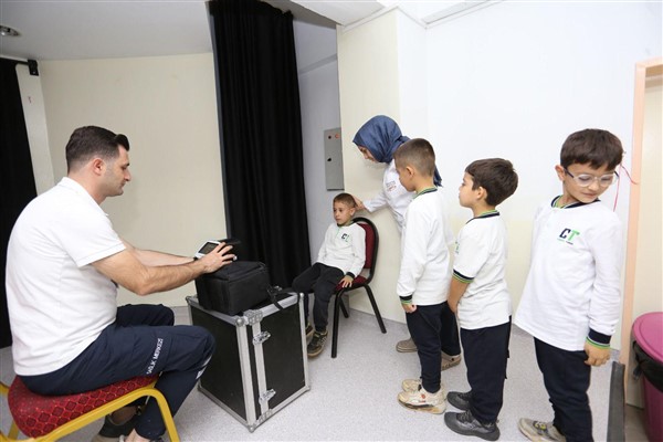 Kepez Belediyesi'nden öğrencilere yönelik göz sağlığı taraması<