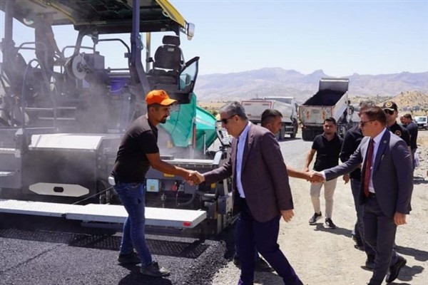 Şırnak’ta Bilmat Yolu asfaltlama çalışmaları devam ediyor<