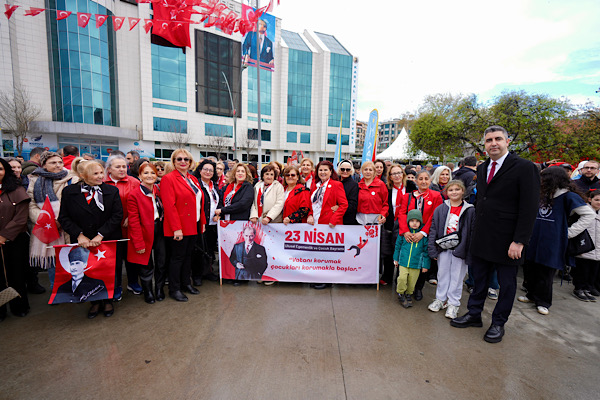 Kartal’da 23 Nisan kutlamaları çelenk sunma töreniyle başladı<