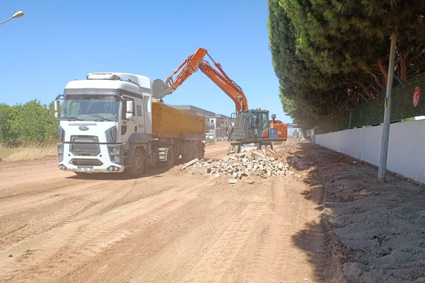 Aydın'da yol yapım, bakım, onarım ve altyapı çalışmaları sürüyor<