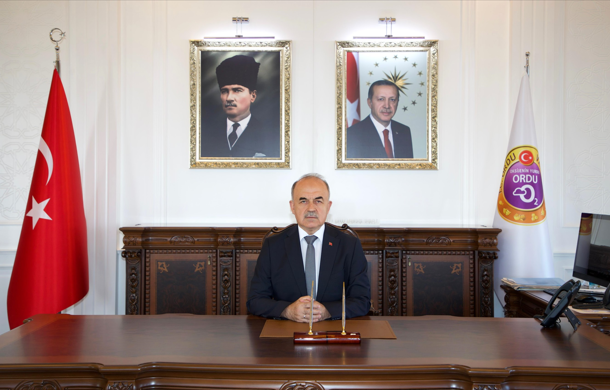 Vali Erol'dan Avukatlar Günü mesajı