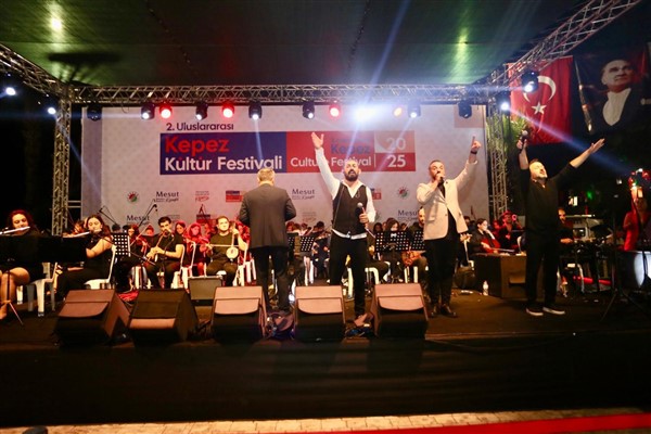 Mimar Sinan Akademi Kepez Gençlik ve Senfoni Orkestrası, Kepez'de konser verdi