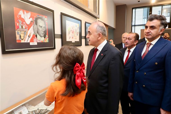 Vali Erol, “Cumhuriyetimizin Kazanımları” adlı resim sergisinin açılışına katıldı<
