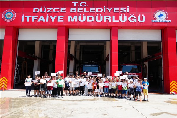 Kur'an Kursu öğrencilerinden itfaiye ekiplerine ziyaret<