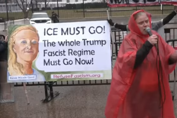 Yüzlerce göçmen polisi Minneapolis'e doğru yola çıktı