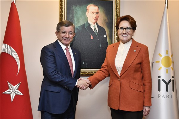 Akşener,Davutoğlu ile bir araya geldi