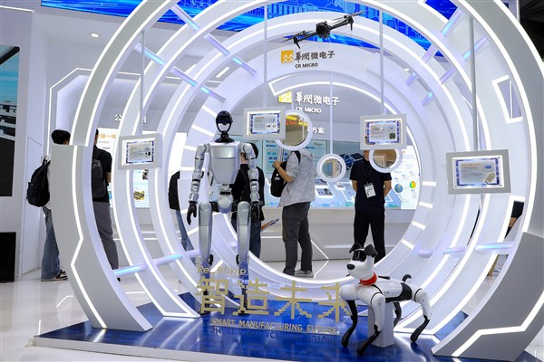Çin'de insansı robot üretimi 100 bini aşacak<
