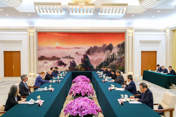 Çin’den ABD ile ekonomik işbirliği mesajı<