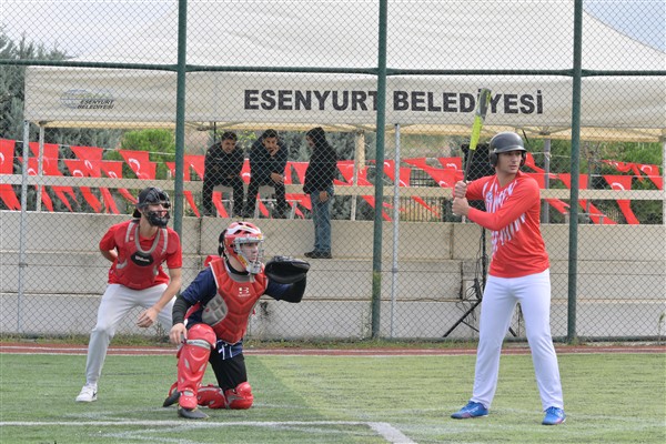 Esenyurt Belediyesi Beyzbol Turnuvası düzenlendi<
