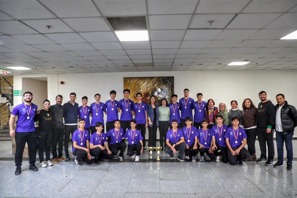 Kayapınar Belediyespor takımları il şampiyonu oldu<