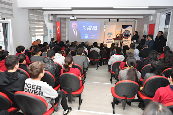 Başkan Büyükkılıç öğrencilerle buluştu<