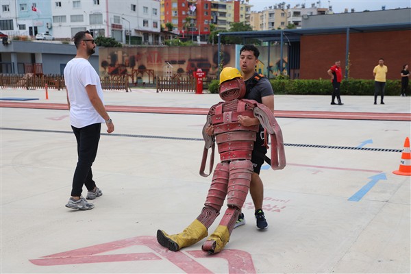 Mersin’de itfaiye eri adayları parkur sınavına hazırlanıyor<