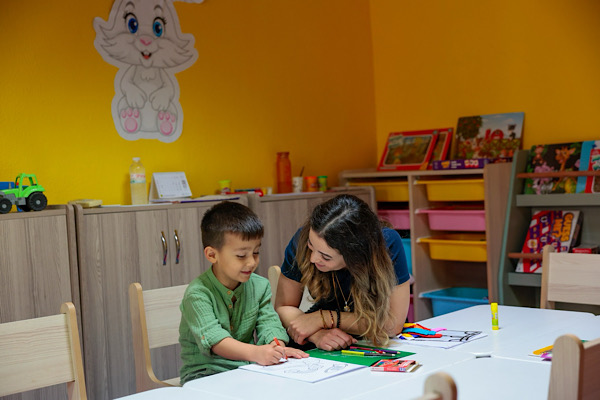 Ayla Ökmen Mutlu Çocuklar Oyun Evi’nde Saatlik Hizmet sürüyor<