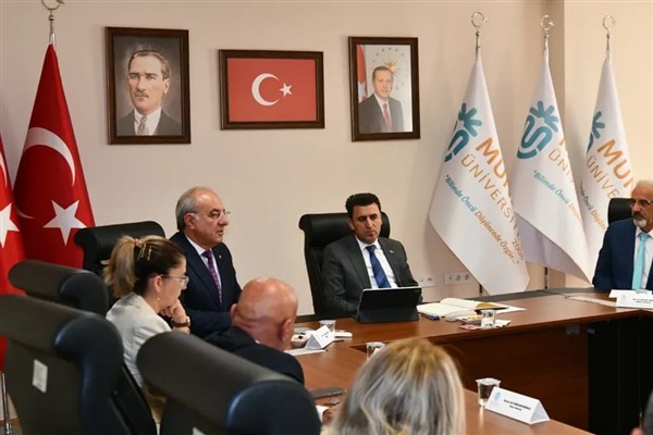 Vali Aygöl, “Zaferin Adı Türkiye” temalı senato toplantısına katıldı<