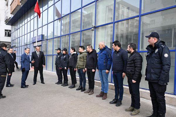 Şırnak Valisi Ekici'den Cizre Şehit Murat Akançay Polis Merkezi Amirliğine ziyaret