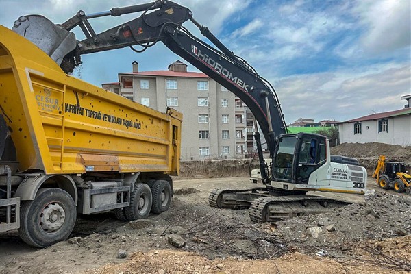 Van Büyükşehir Belediyesi, kaçak hafriyat dökümüyle mücadele ediyor<