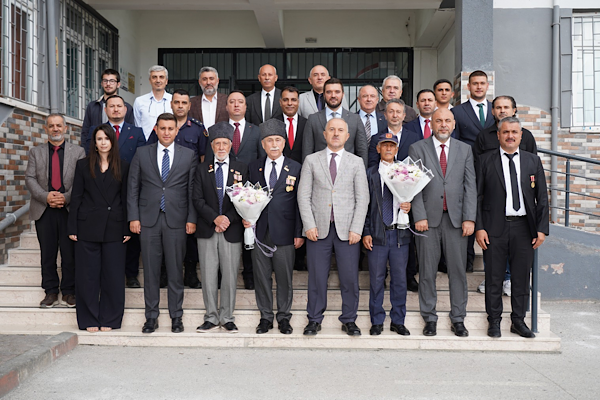 Orhangazi'de Gaziler Günü kapsamında öğrencilerle gaziler bir araya geldi<
