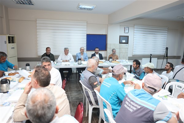 Başkan Çiftçi, temizlik personellerini mesaiye uğurladı<