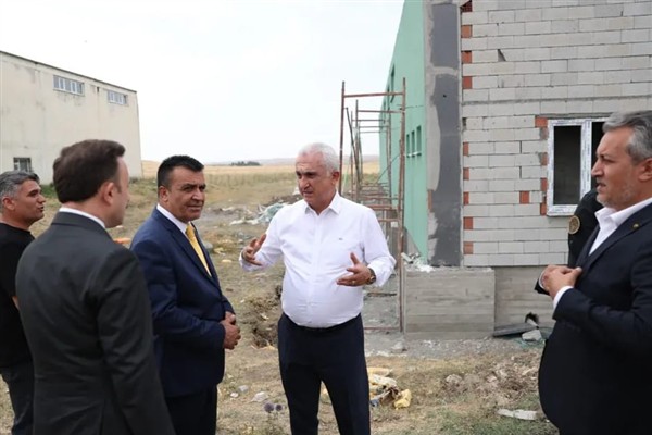 Vali Çakır’dan Süt Toplama Merkezi inşaatında inceleme <
