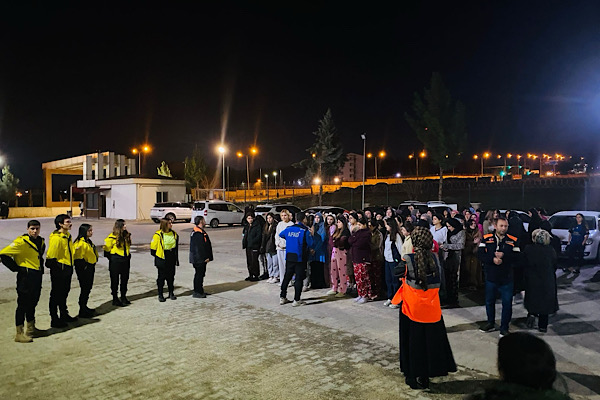 Batman’da öğrenci yurtlarında deprem tatbikatı gerçekleştirildi<